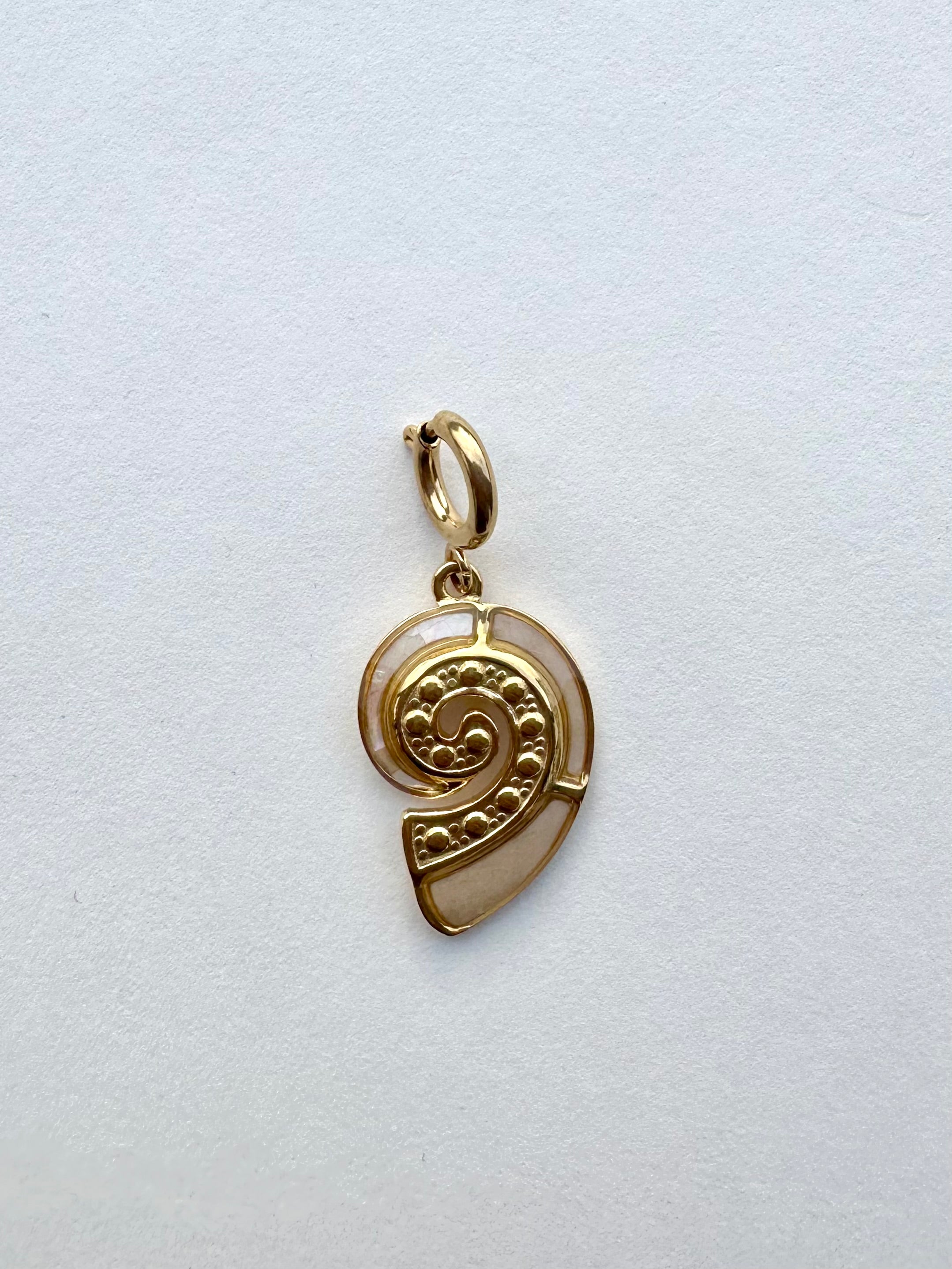 Pendentif Coquillage Nacré